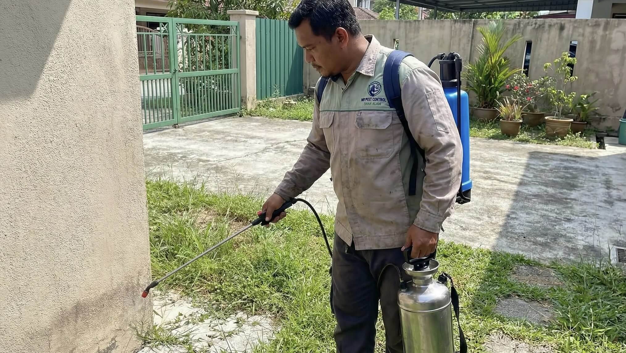 Mr Pest Control Shah Alam technician treating a residential property
